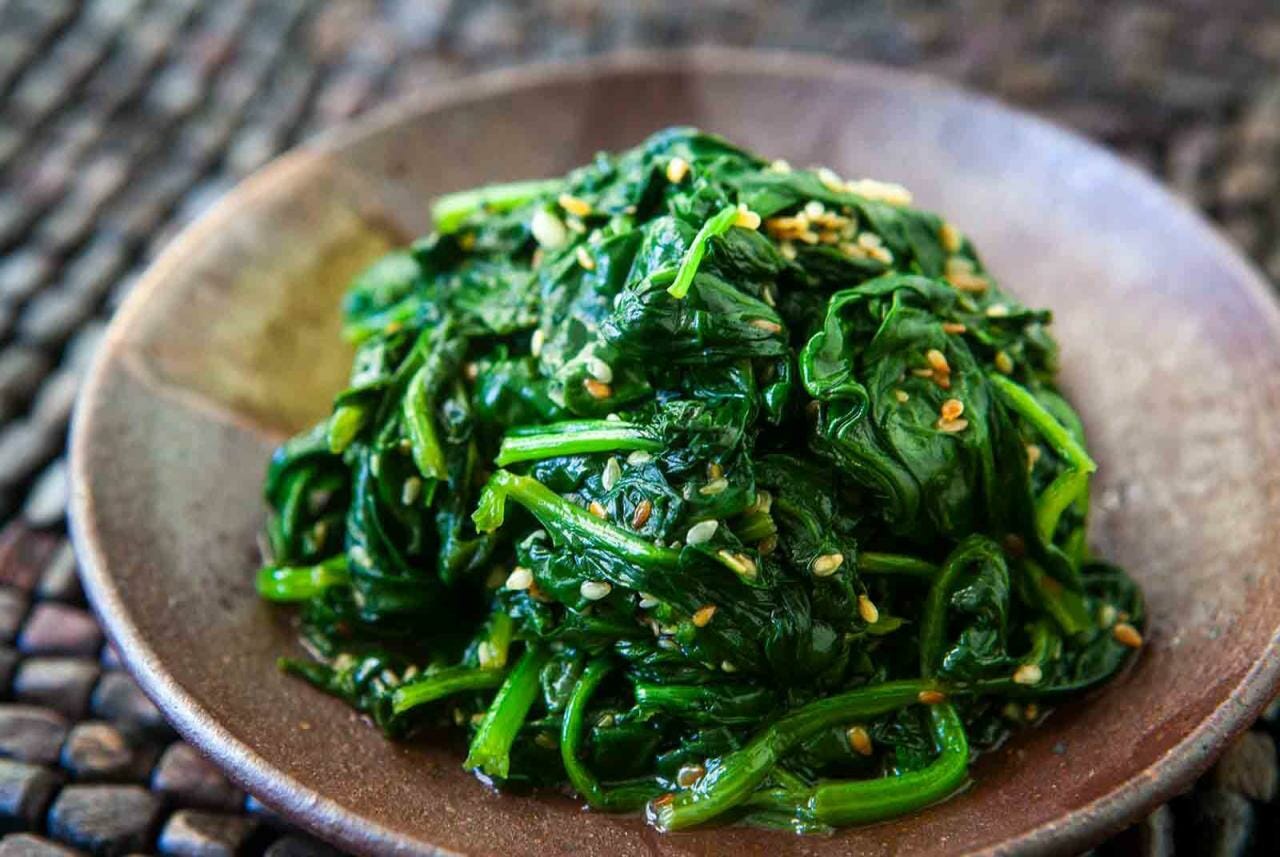 Spinach With Sesame and Garlic Recipe